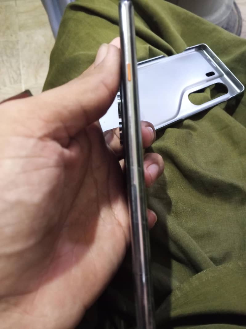 Tecno CAMON 40 Pro 0