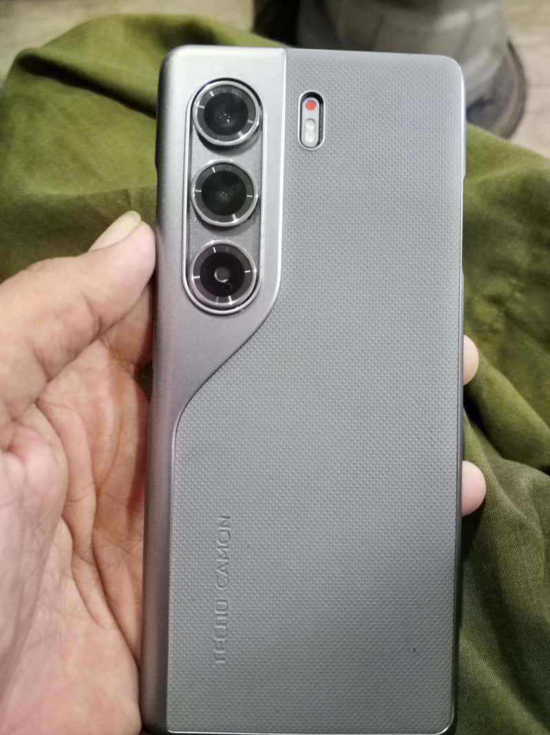 Tecno CAMON 40 Pro 3