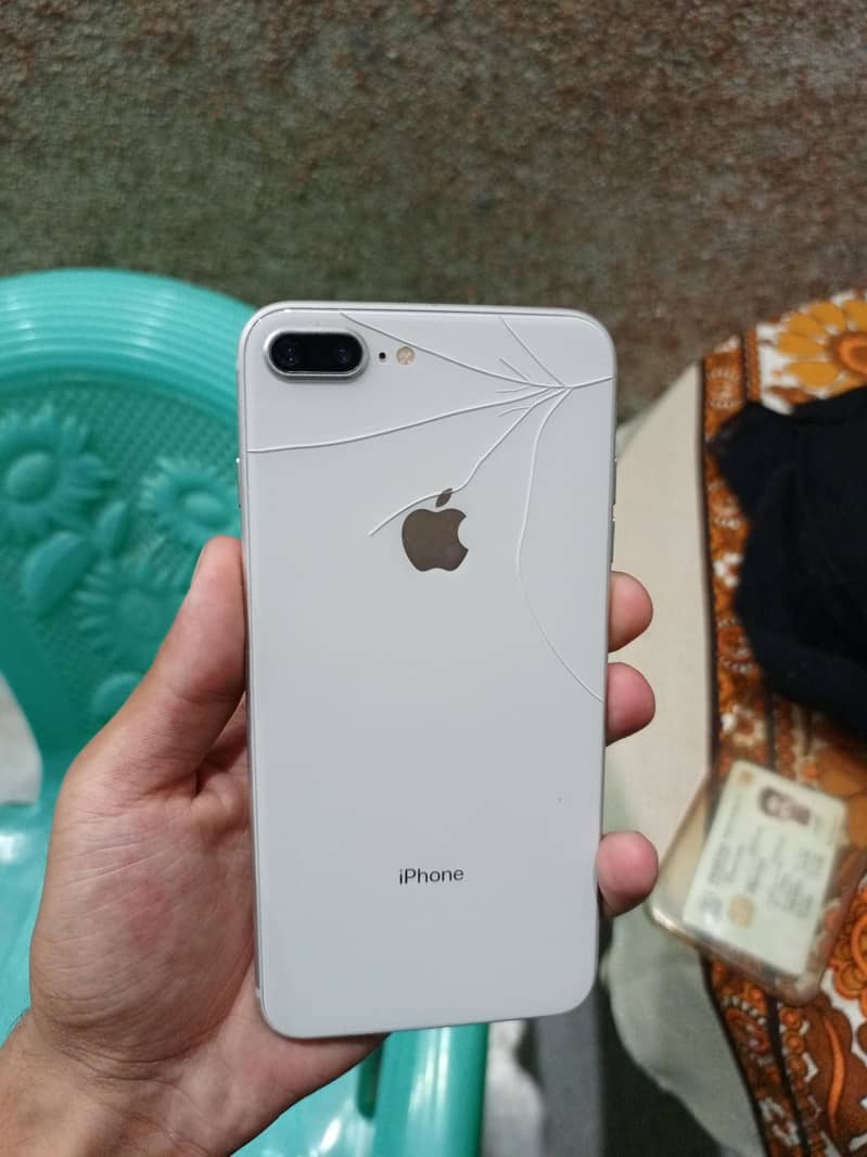 Apple iPhone 8 Plus 1