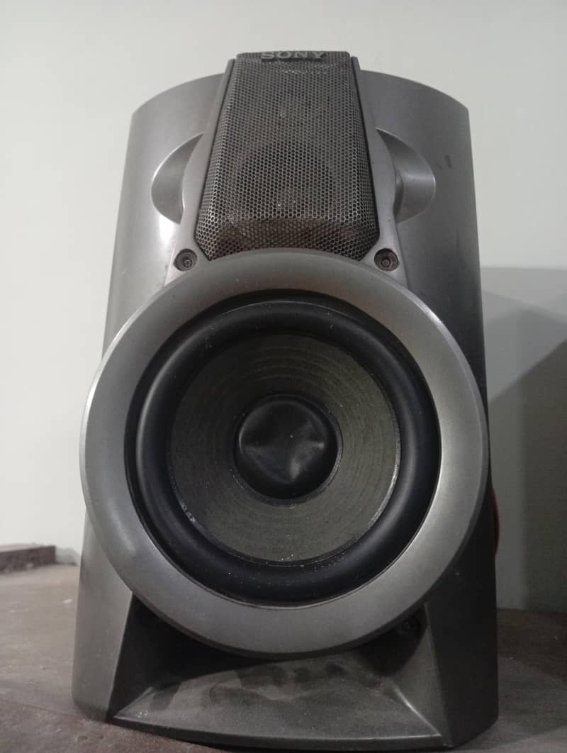 wireless Bluetooth speaker 1
