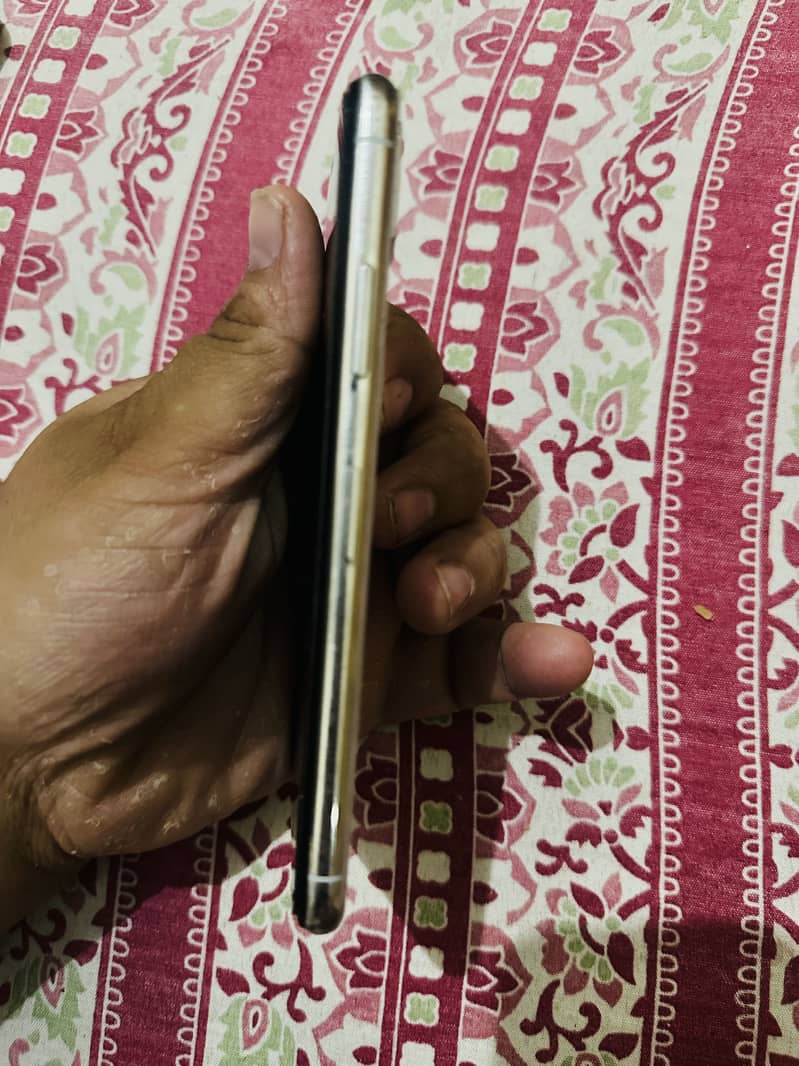 Apple iPhone X 4