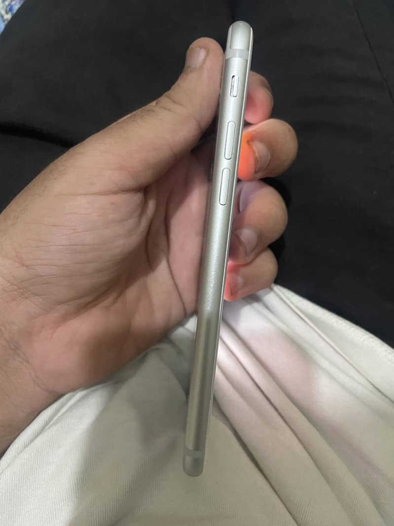 Apple iPhone 7 3