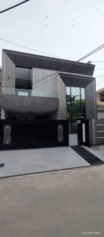 12 Marla Ultra Modren Brand New Tripple Story 6 Beds Dd 3 Tv 3 Kitchen House