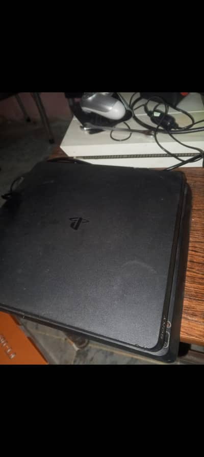 ps4 slim with 2 original controller