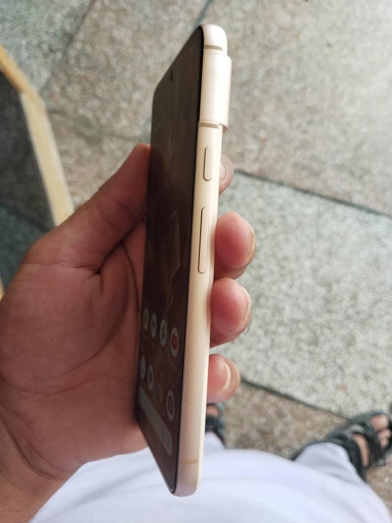 Google Pixel 8 4