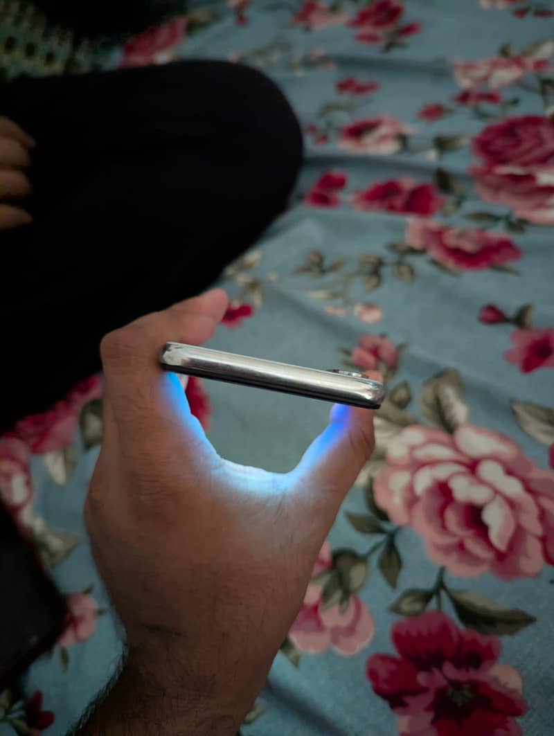 Apple iPhone X 3