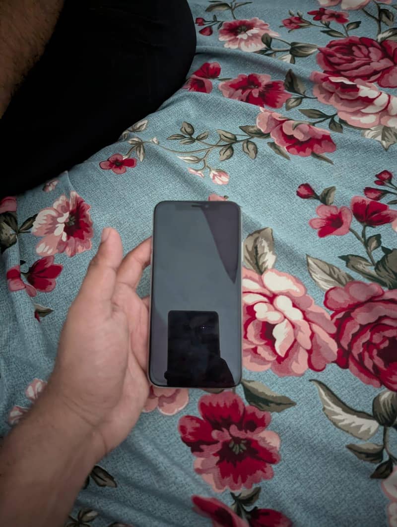 Apple iPhone X 4
