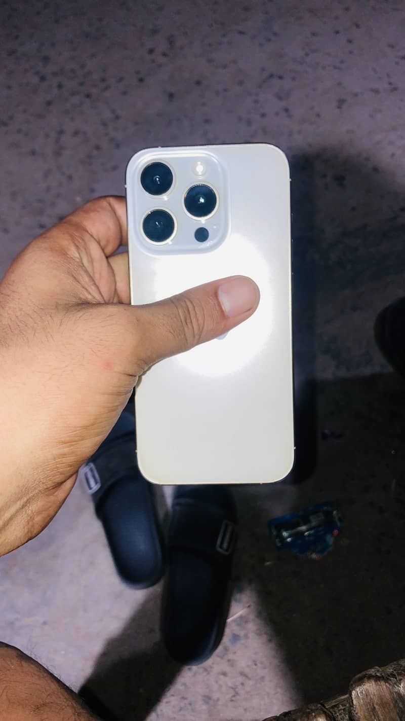 Apple iPhone 15 Pro 0
