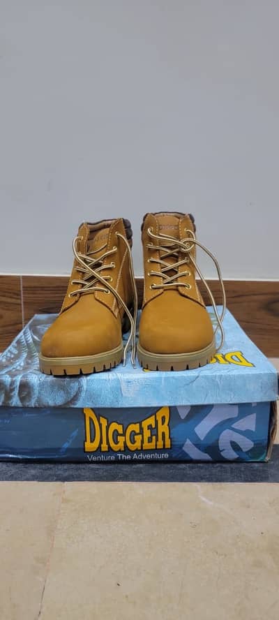 Borjan Digger BM4214 mountain shoes.