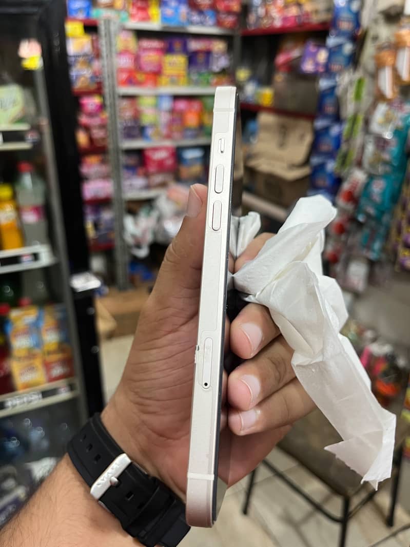 Apple iPhone 14 plus 3
