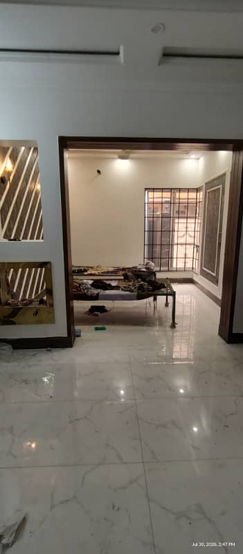 1 Kanal brand new second floor 2 beds tvl ktchen stor for family and ,Femailsand near umt ucp and shouket khanum
