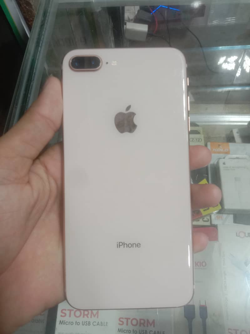 Apple iPhone 8 Plus 3