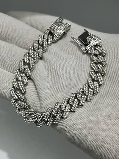 New luxry braclets for Men high quality only interested person contact