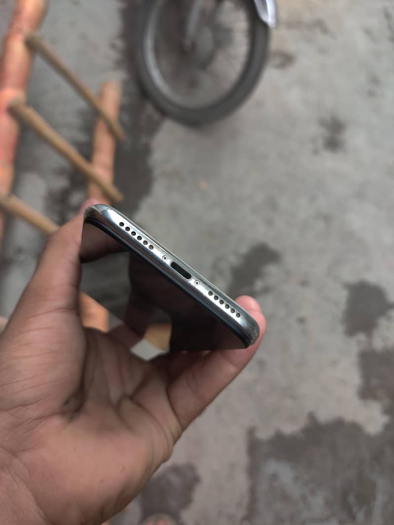 Apple iPhone X 5