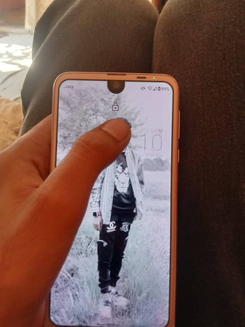 Sharp Aquos R2 0