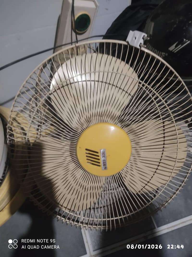 Bracket fans 1
