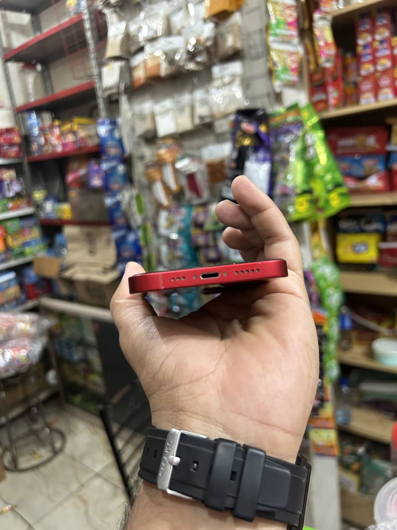 Apple iPhone 13 4