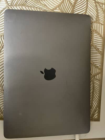 Apple macbook pro 2017 touch bar /16 GB Ram /512 SSD /Retina Display