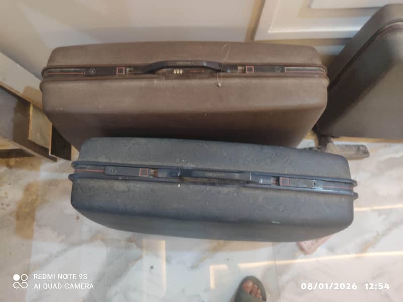 Samsonite suitcase 0