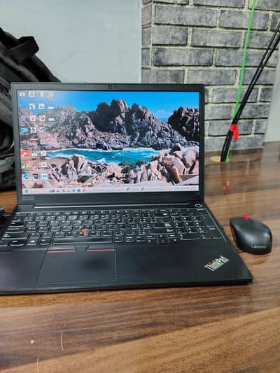 Lenovo Thinkpad E15 Generation 10 Core i3 with original mouse.