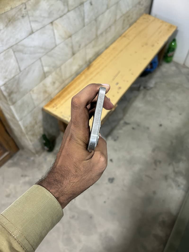 Apple iPhone 12 Pro Max 4