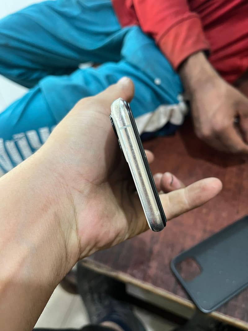 Apple iPhone 11 Pro 1