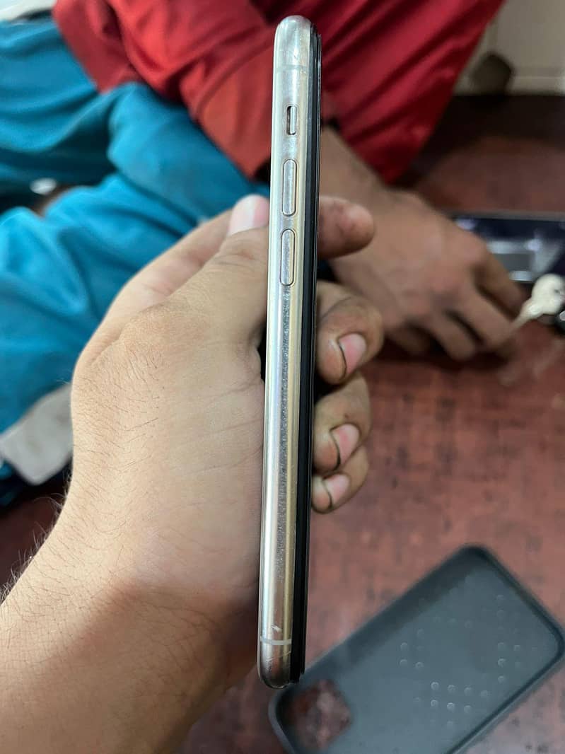 Apple iPhone 11 Pro 2