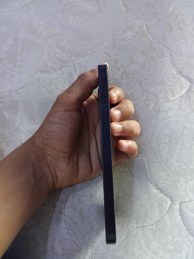 iphone 16e 3
