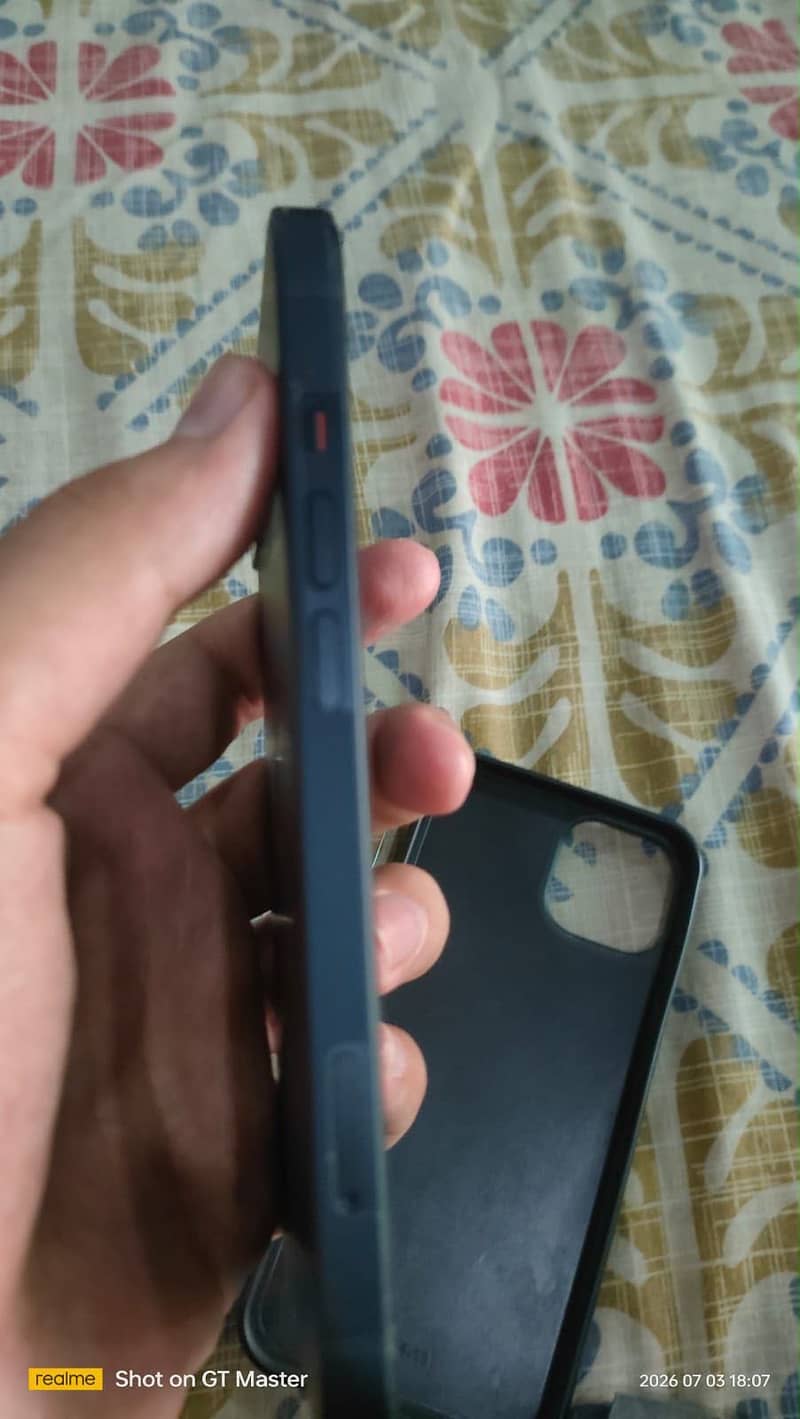 Apple iPhone 13 3