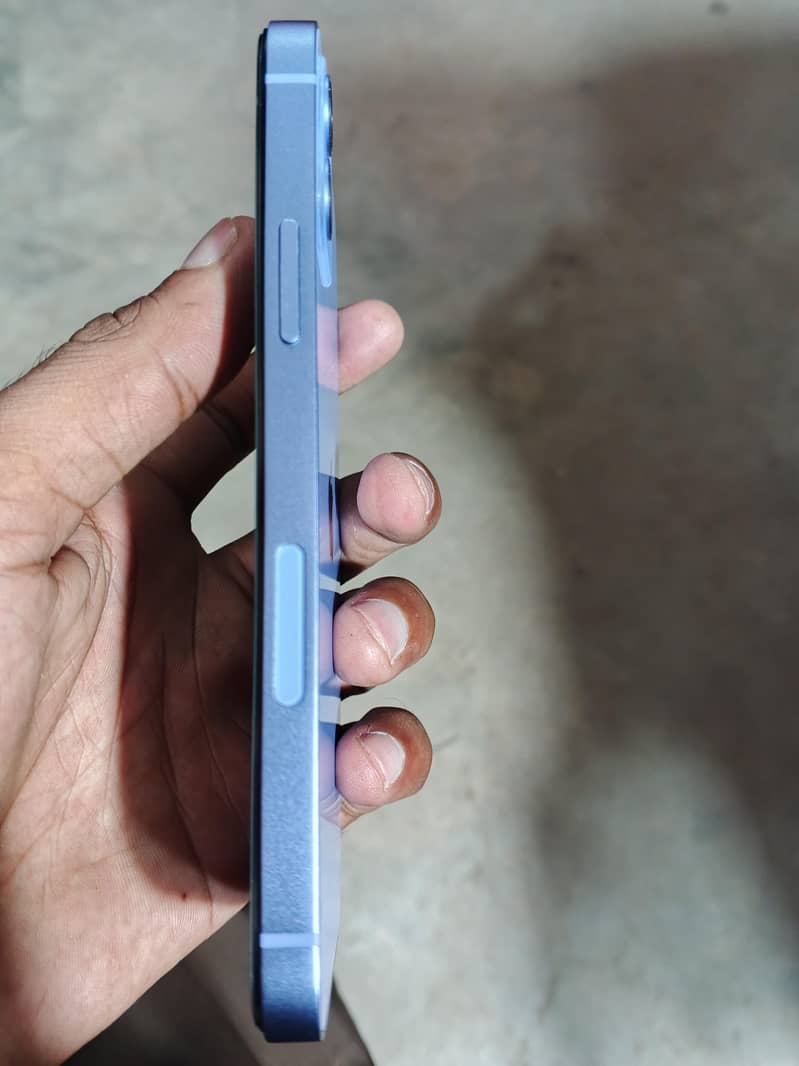 Apple iPhone 12 4