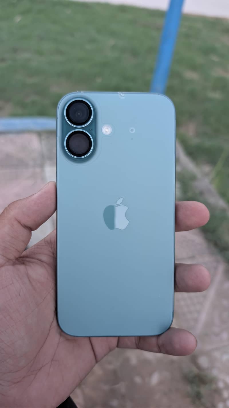 Apple iPhone 16 0