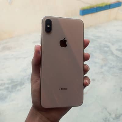 iPhone XS Max//text on whatsapp only 03274989260