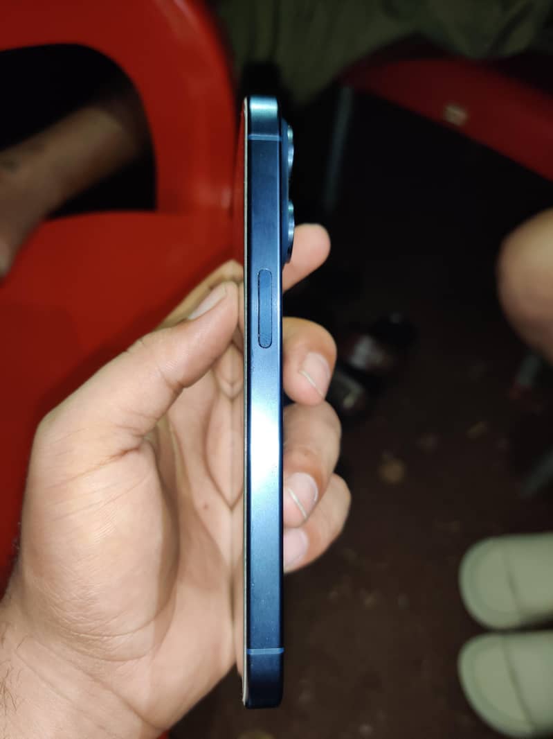 Apple iPhone 15 Pro 2