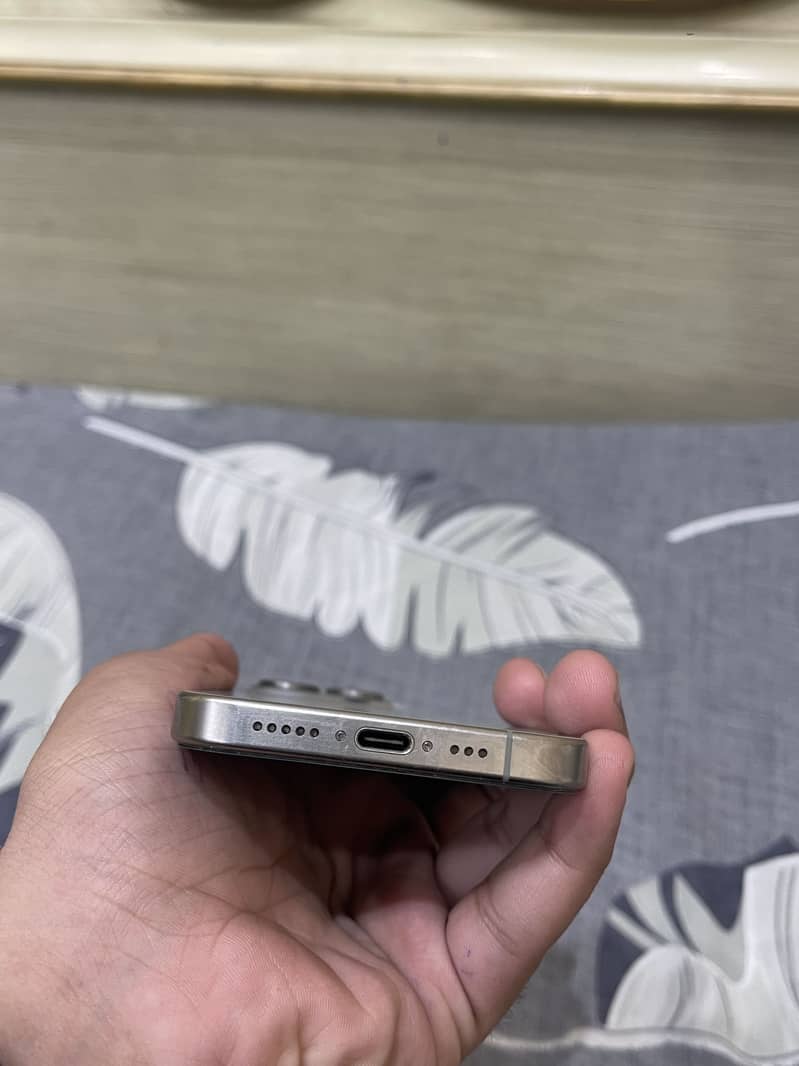 Apple iPhone 15 Pro 1