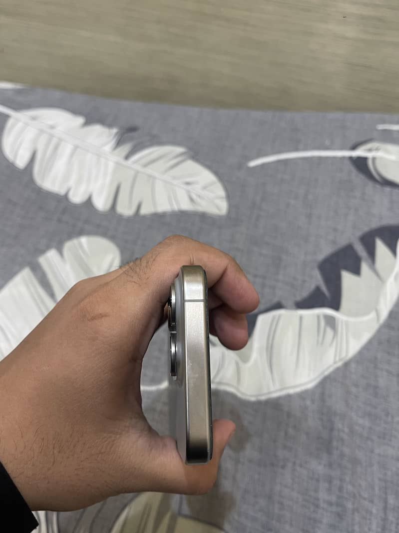 Apple iPhone 15 Pro 6