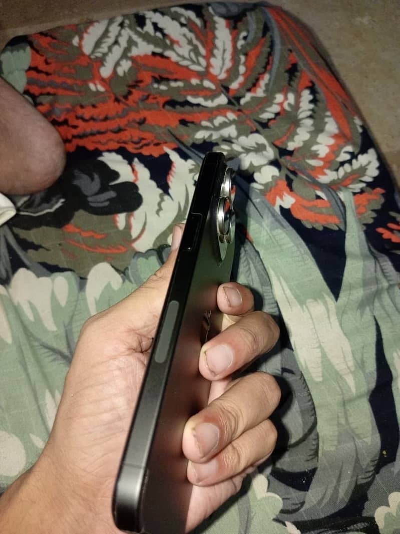Apple iPhone 15 Pro max 4
