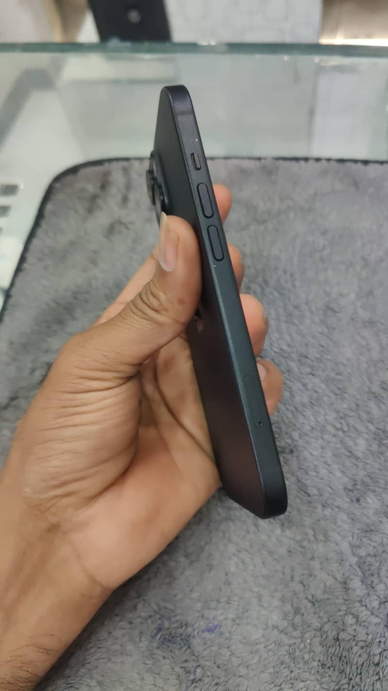 Apple iPhone 15 3