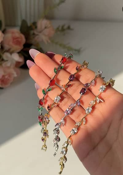 Elegant Crystal Stones Tulip Vine Bracelet Set (Brand New)