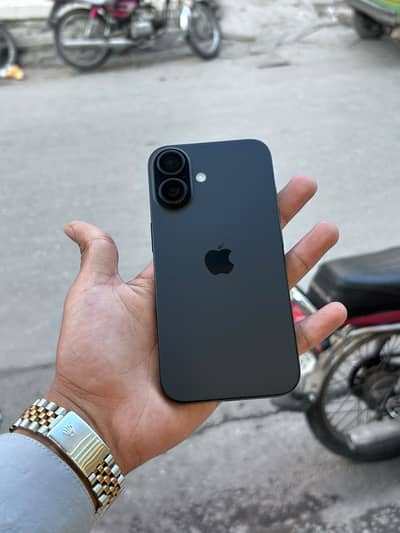 Apple iPhone 16