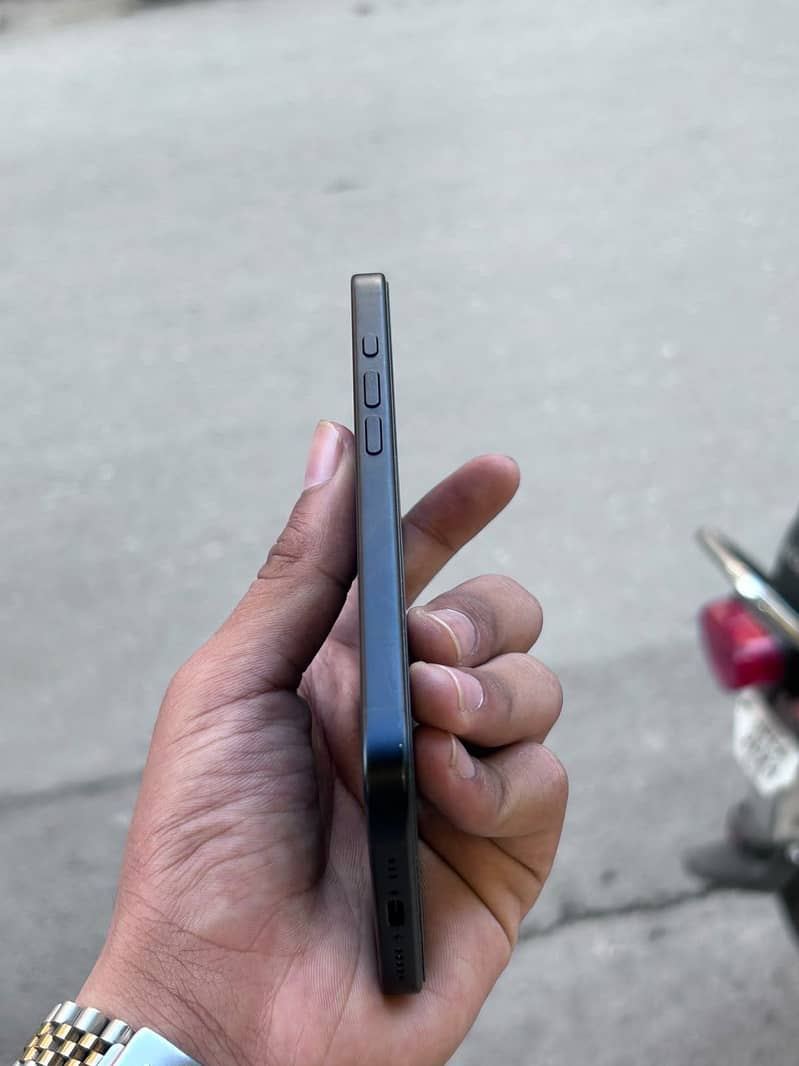 Apple iPhone 16 1