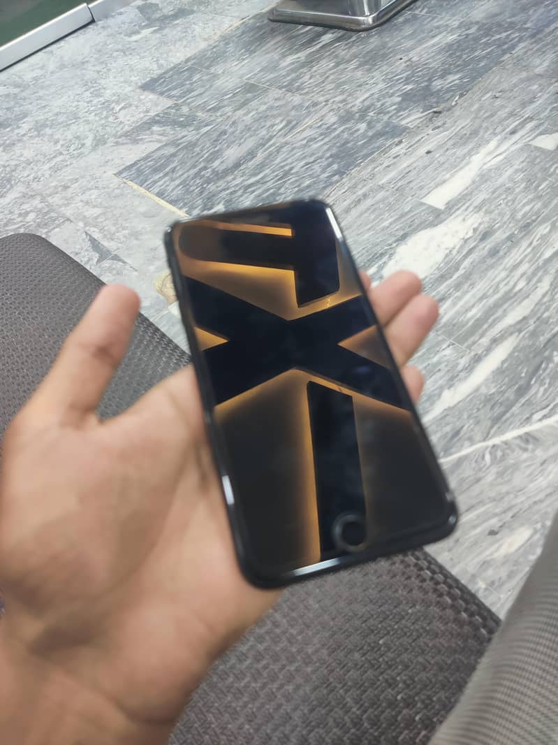 Apple iPhone 7 Plus 0