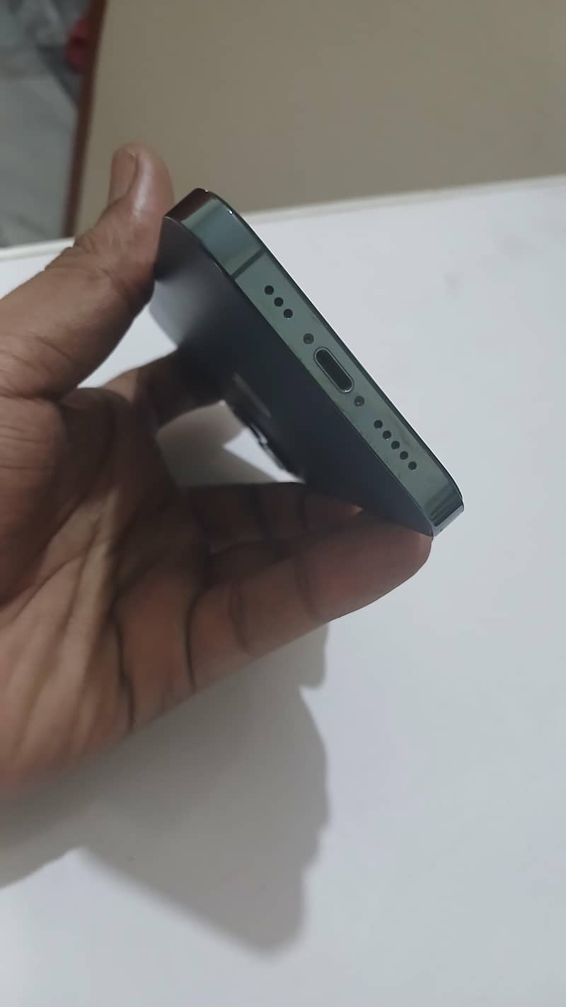 iPhone 12 Pro 4