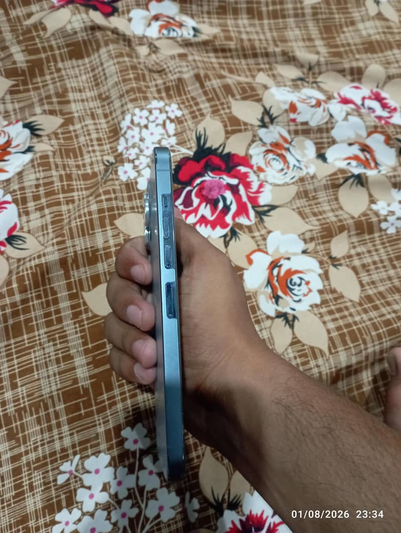 Apple iPhone 13 Pro Max 2