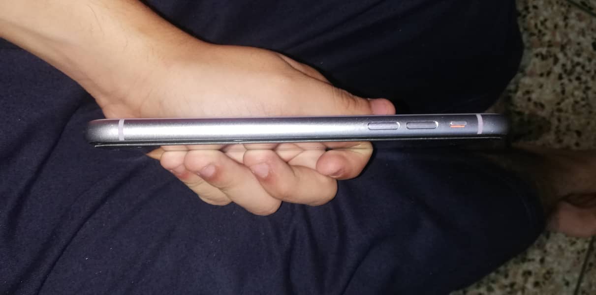 Apple iPhone 11 4