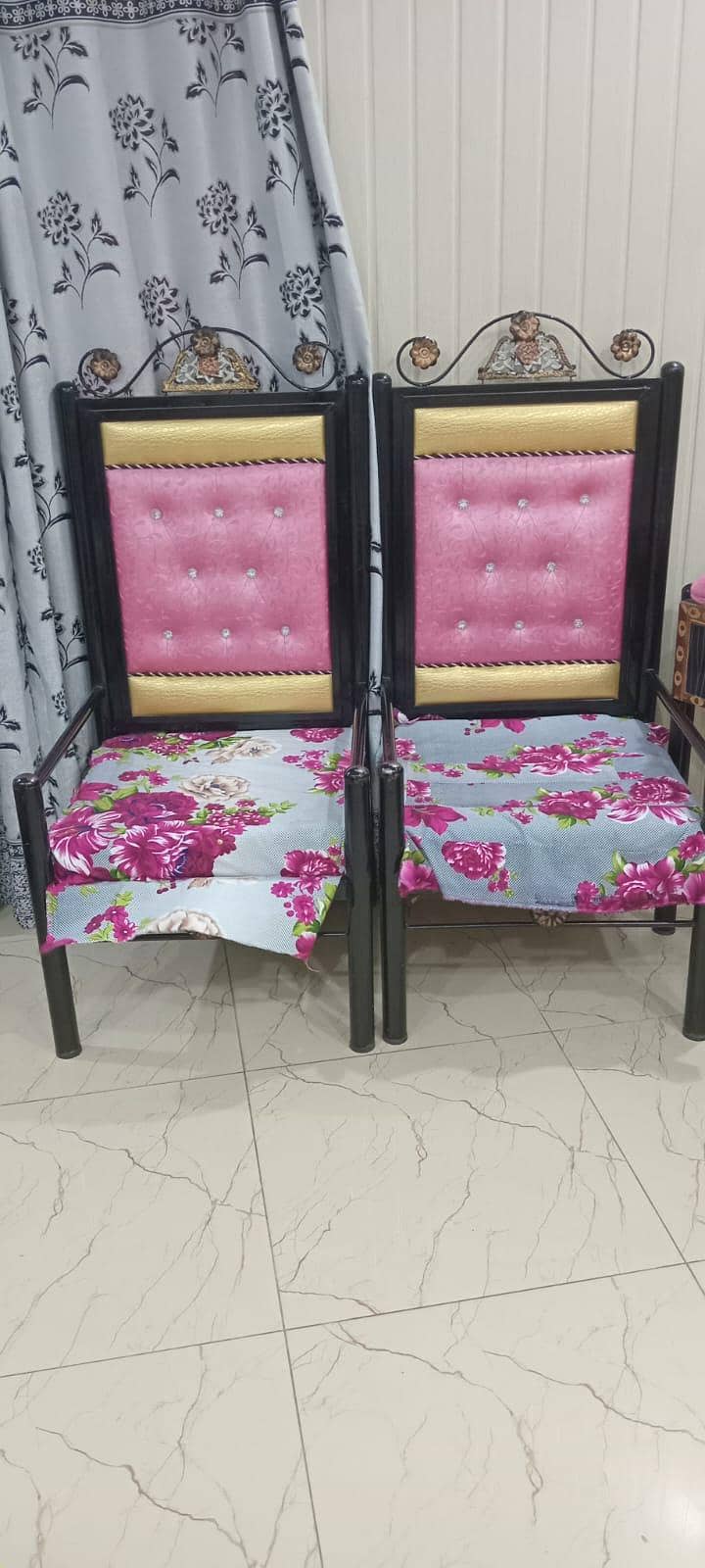 sofa set available 2