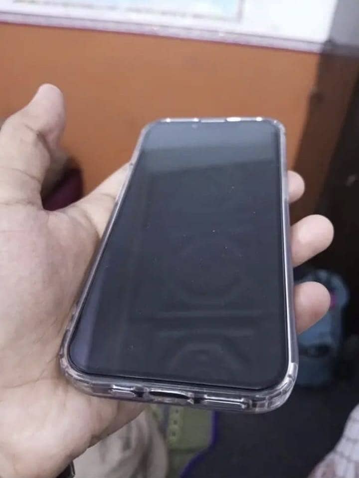 Apple iPhone 14 4