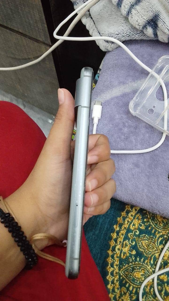 Google Pixel 8 4