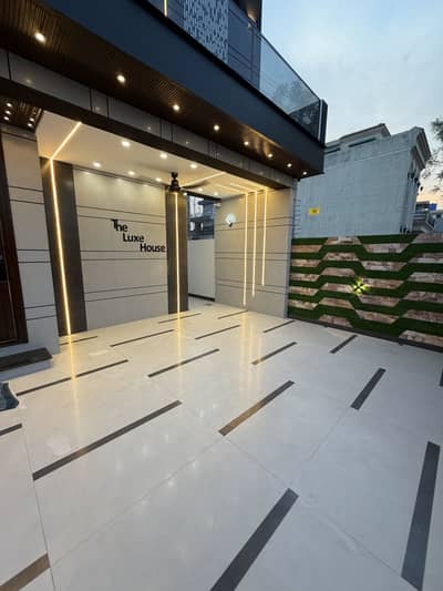 10 Marla Ultramodern House In Prime Location For Sale In Central Park Lahore