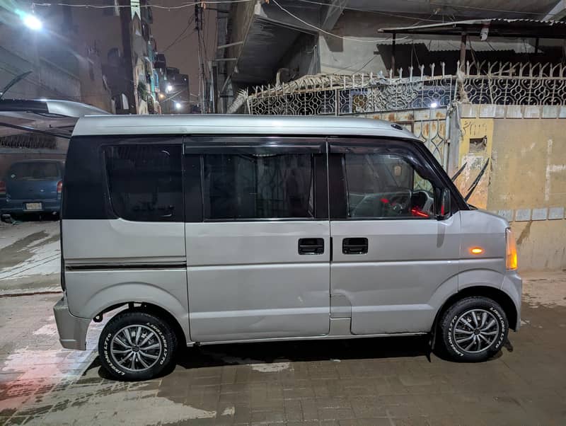 Suzuki Every 2012 11