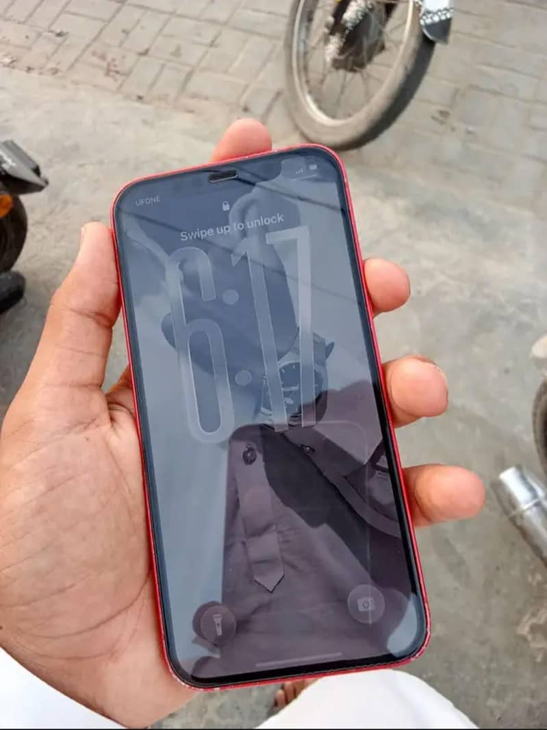 Apple iPhone 12 4